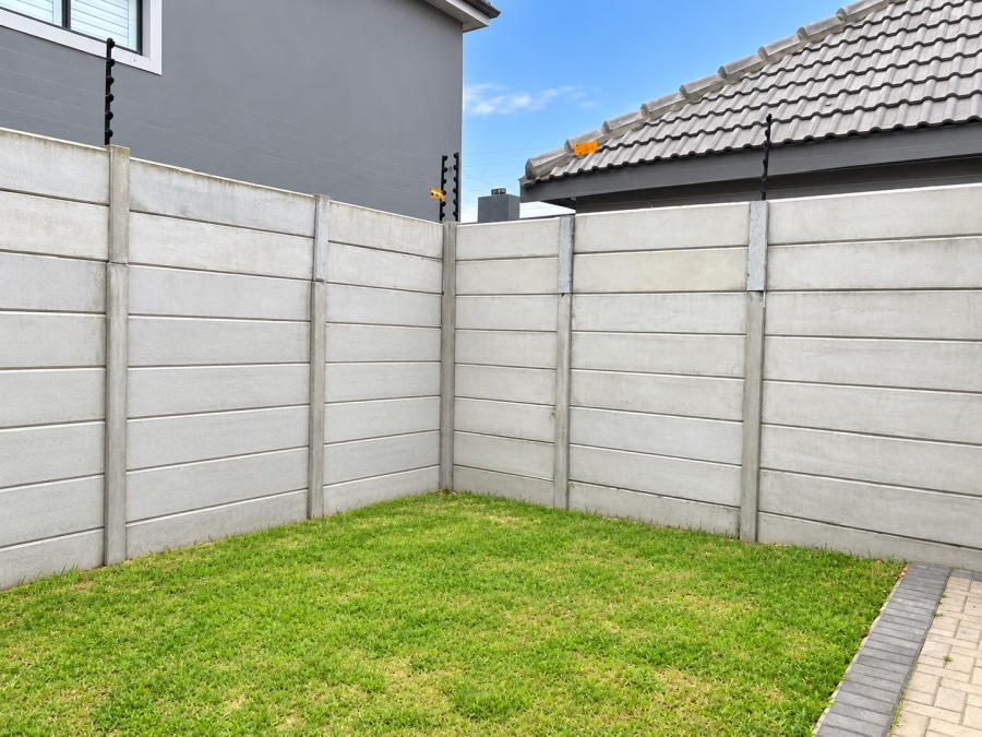 2 Bedroom Property for Sale in Parklands North Western Cape